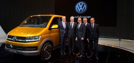 You are currently viewing Bundesverkehrsminister besichtigt Volkswagen TRISTAR auf der IAA.