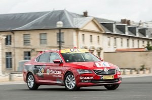 Read more about the article Prominent Appearance: New &Scaron;KODA Superb is ‘Red Car’ in Tour de France 2015